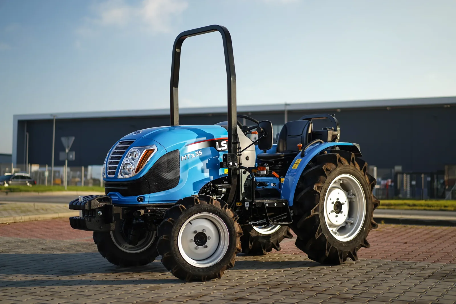 Ciągnik LS Tractor MT3.35 o mocy 35 KM