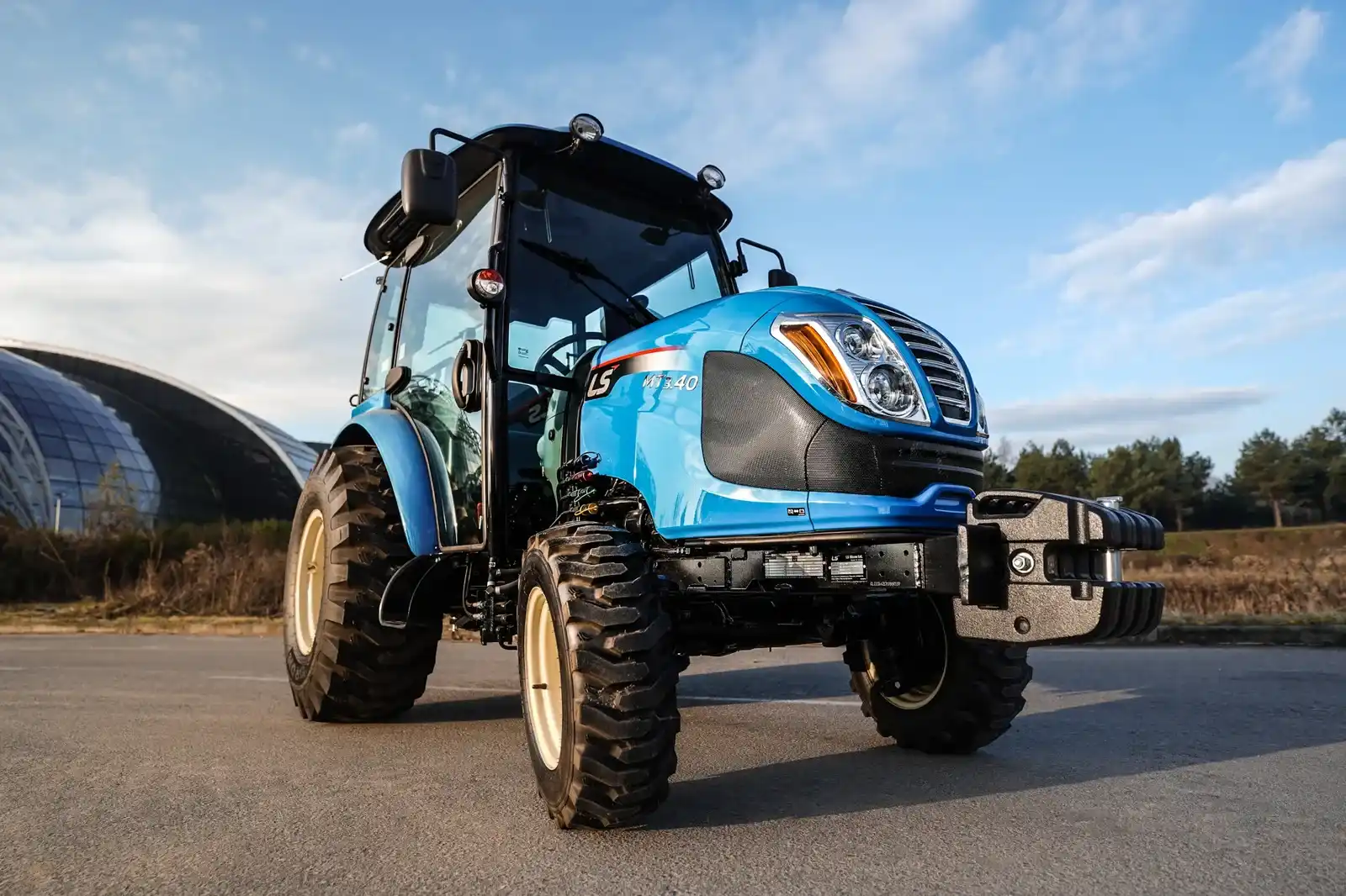 MT3.40 z fabryczną kabiną