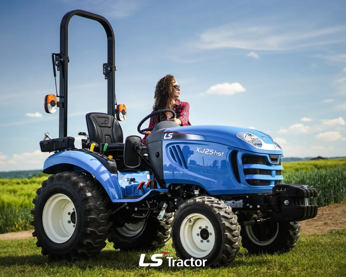 Ciągnik LS Tractor XJ25 HST o mocy 24,4 KM